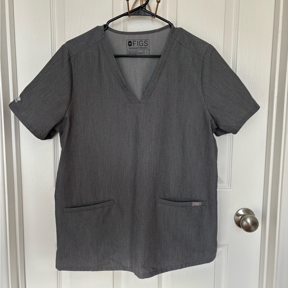 Figs Scrub Set - Heather GrayTechnical V-Neck Top with Pants - Picture 4 of 12